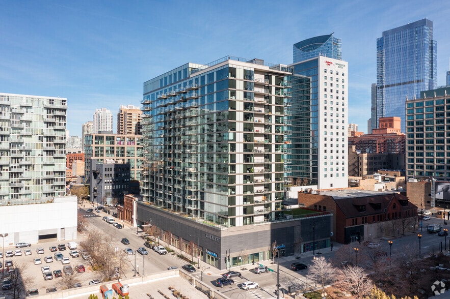 123 N Desplaines St, Chicago, IL for lease - Primary Photo - Image 1 of 88