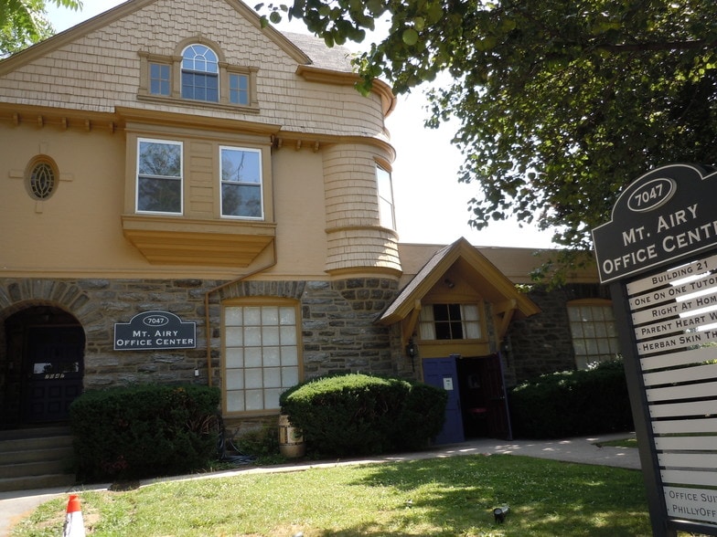 7045-7047 Germantown Ave, Philadelphia, PA for lease - Primary Photo - Image 1 of 12