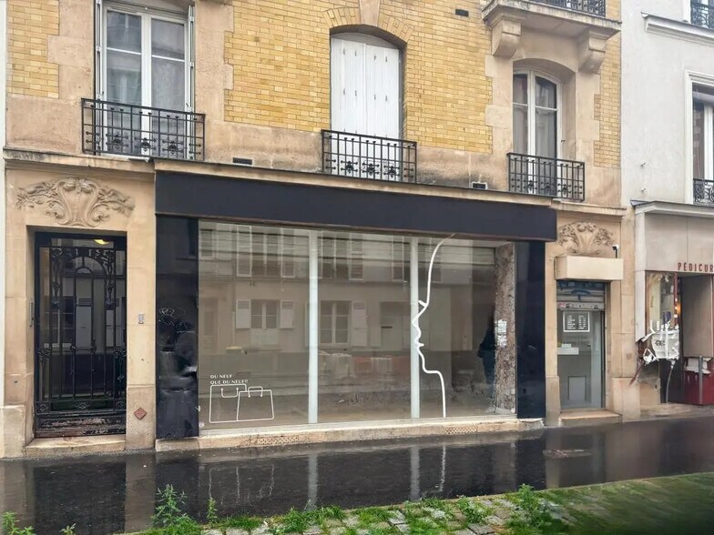 Retail in Paris for lease - Building Photo - Image 1 of 7