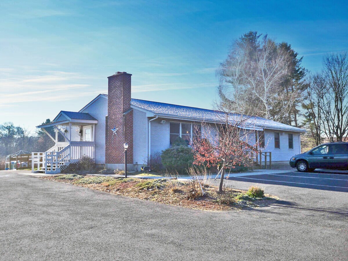 18 Shaker Rd, Enfield, CT 06082