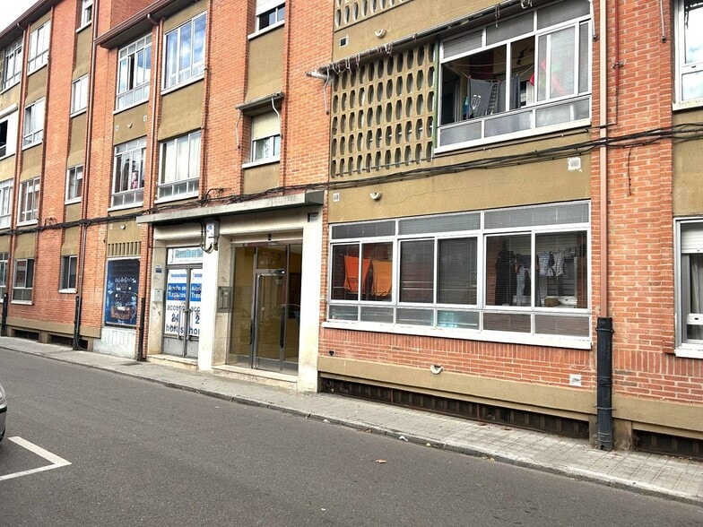 Calle San Juan de la Cruz, 2, Laguna de Duero, Valladolid for sale - Building Photo - Image 1 of 31