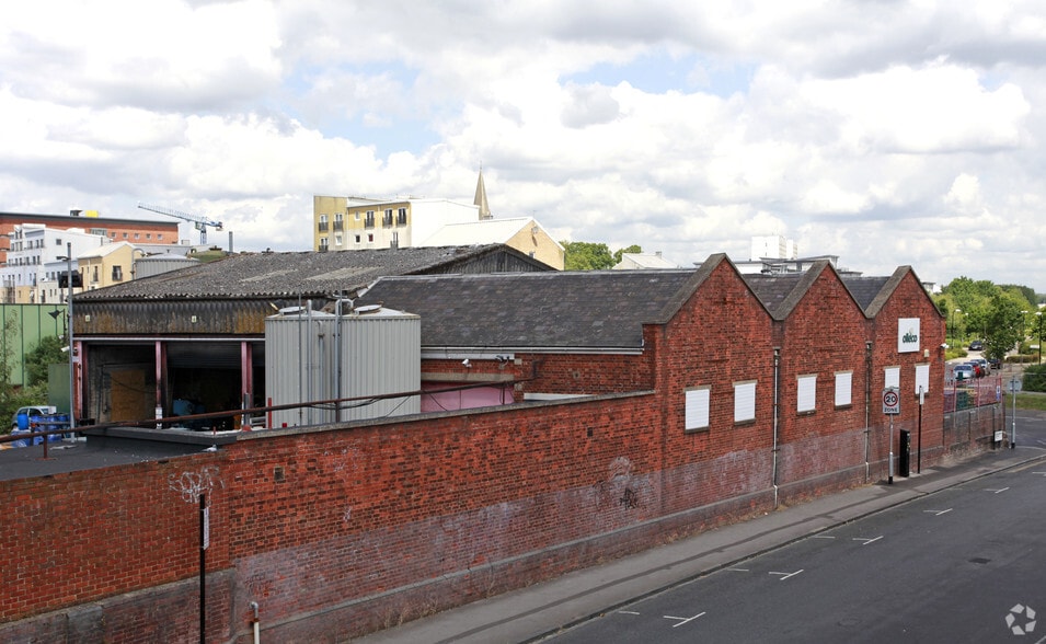 Royal Crescent Rd, Southampton for sale - Building Photo - Image 2 of 3