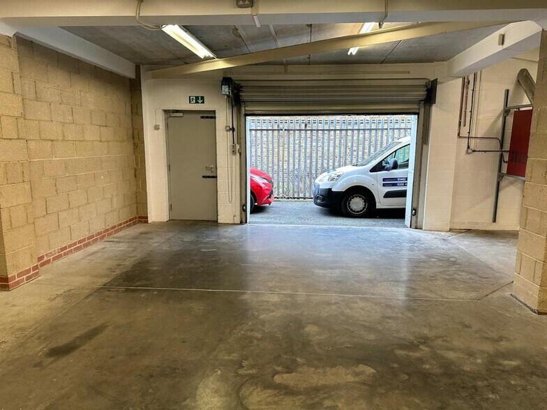 Rear of 78-80 Station Rd, Harrow for lease - Building Photo - Image 3 of 7