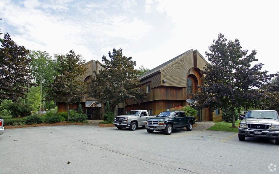 2-4 Windham Depot Rd, Derry, NH for sale - Primary Photo - Image 1 of 1