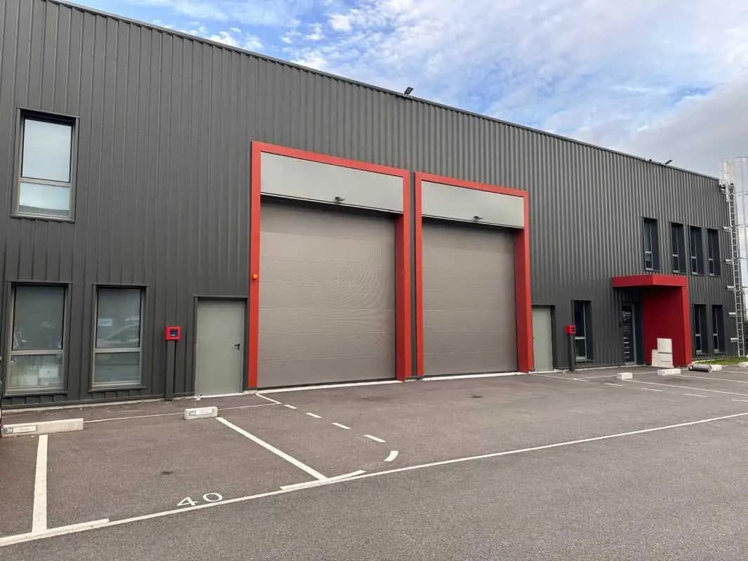 Flex in Chassieu for lease Building Photo- Image 1 of 11