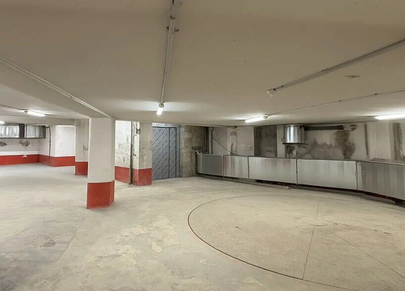 Industrial in Paris for lease - Building Photo - Image 2 of 6