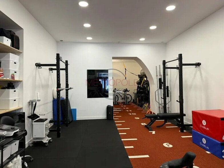 Retail in Nice for lease - Interior Photo - Image 3 of 6