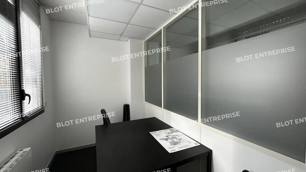 Office in Rennes for lease - Interior Photo - Image 3 of 10