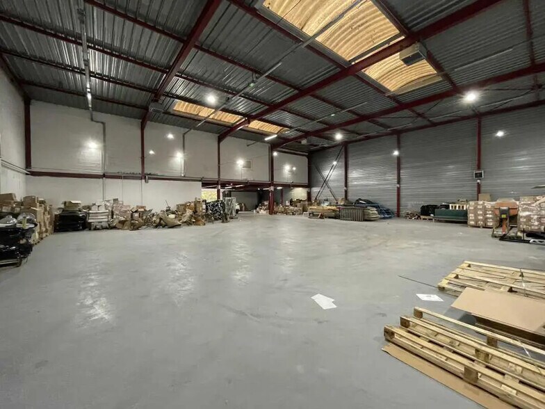 Flex in Créteil for lease - Interior Photo - Image 3 of 14