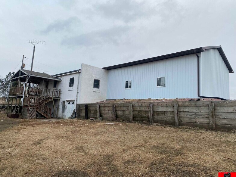 57475 Highway 32, Howells, NE 68641 Spacious home located along