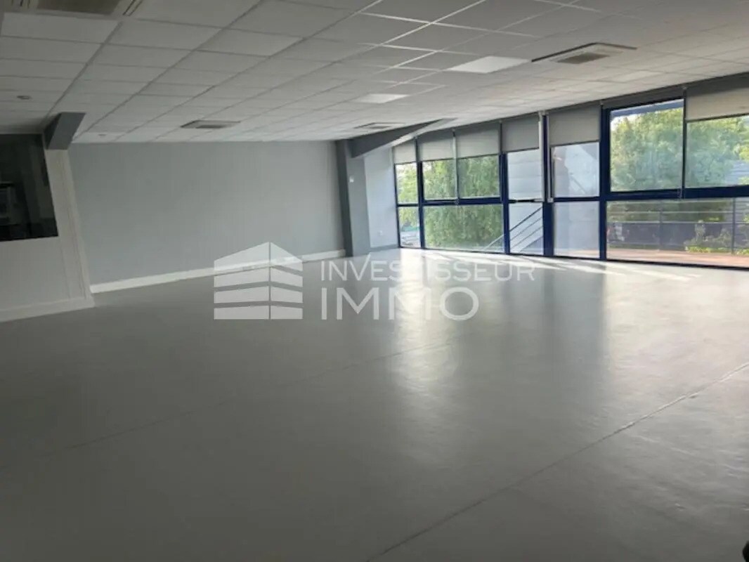 Office in Chelles for lease Interior Photo- Image 1 of 5