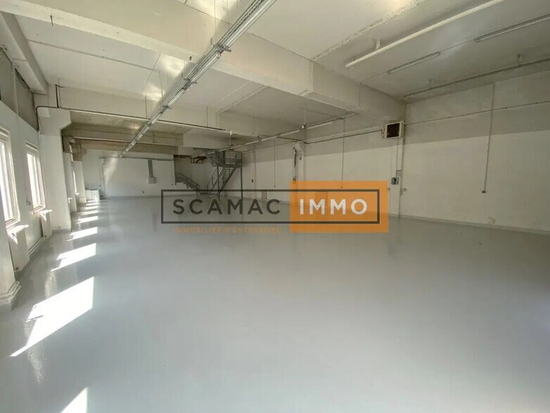 Industrial in Lognes for lease - Building Photo - Image 1 of 7