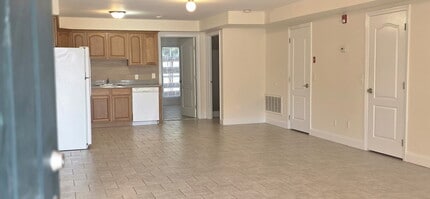 380-398 W Montauk Hwy, Lindenhurst, NY for lease Interior Photo- Image 1 of 1