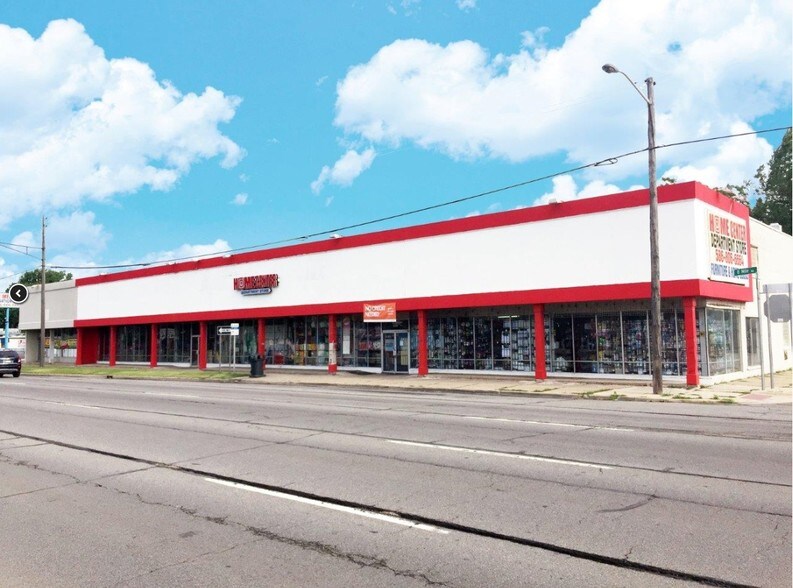 3807-3855 E 8 Mile Rd, Warren, MI for sale - Primary Photo - Image 1 of 1