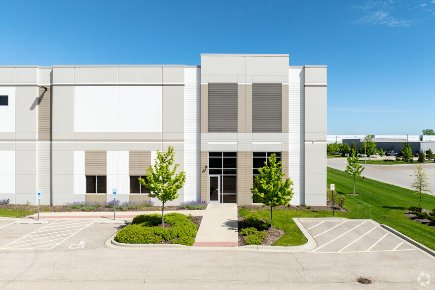 450 Miles Pky, Bartlett, IL for lease - Building Photo - Image 3 of 5