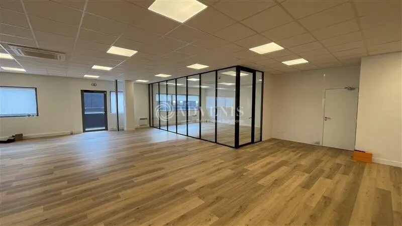 Office in Ferrières-en-Brie for sale - Interior Photo - Image 1 of 12