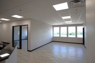 521 W Wilshire Blvd, Oklahoma City, OK for lease Lobby- Image 2 of 16