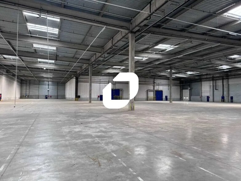 Industrial in Villeneuve-Saint-Germain for lease - Building Photo - Image 3 of 11