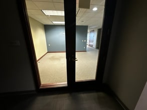 750 Holiday Dr, Pittsburgh, PA for lease Interior Photo- Image 2 of 10