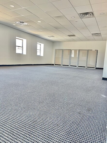 247 Fulton Ave, Hempstead, NY for lease - Interior Photo - Image 3 of 8