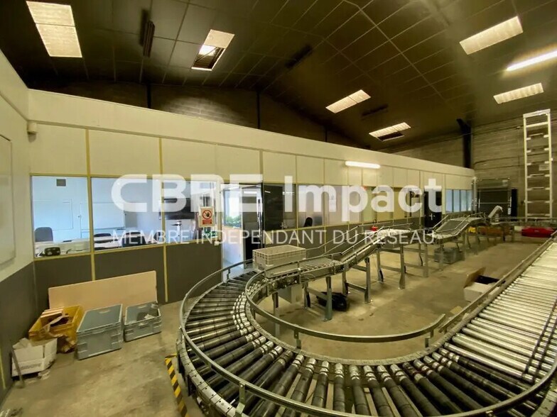 Flex in Couchey for lease - Building Photo - Image 3 of 8