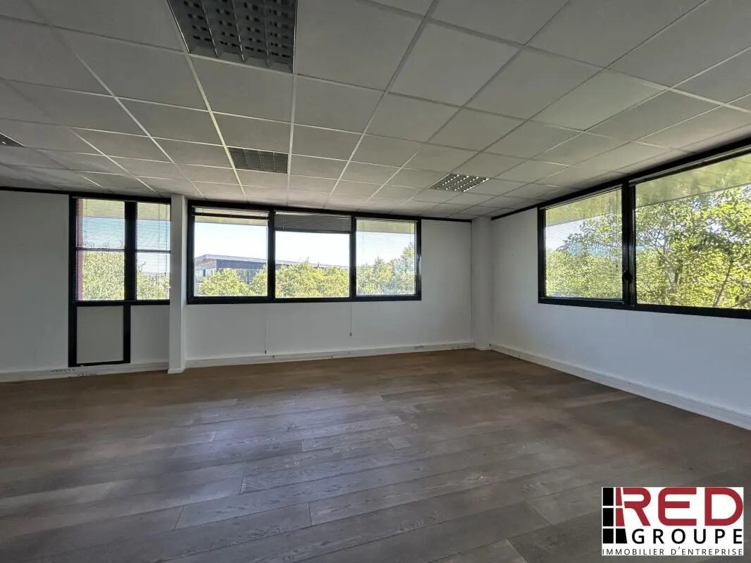 Office in Aix-en-Provence for lease Building Photo- Image 1 of 7