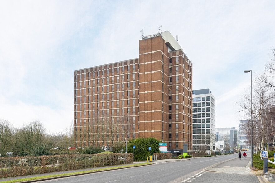 Basing Vw, Basingstoke for lease - Primary Photo - Image 1 of 2