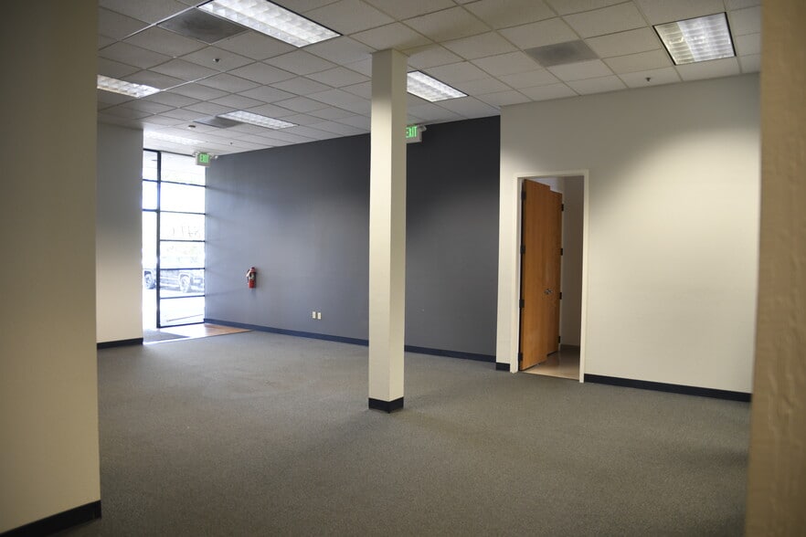 841 Latour Ct, Napa, CA for lease - Building Photo - Image 3 of 22