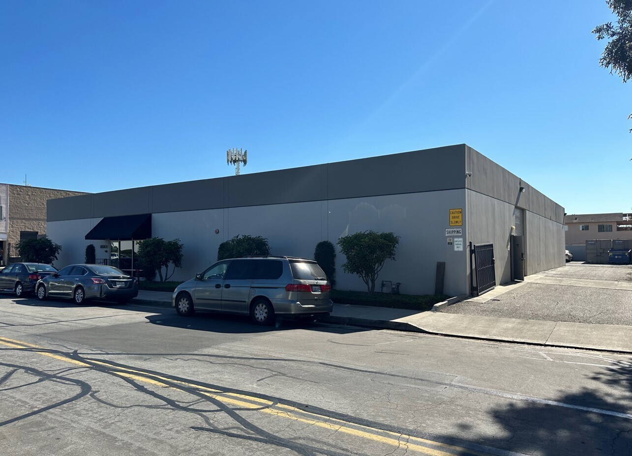 5582 Research Dr, Huntington Beach, CA 92649