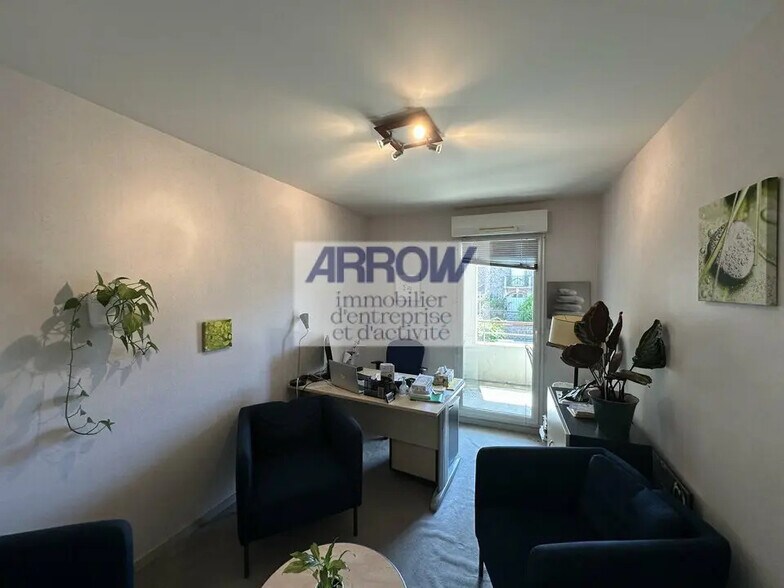 Office in Nantes for lease - Building Photo - Image 3 of 4