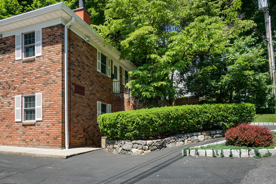 160 N State Rd, Briarcliff Manor, NY for lease - Building Photo - Image 3 of 18