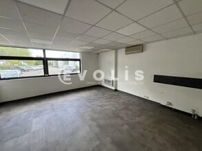 Flex in Décines-Charpieu for lease Interior Photo- Image 1 of 16