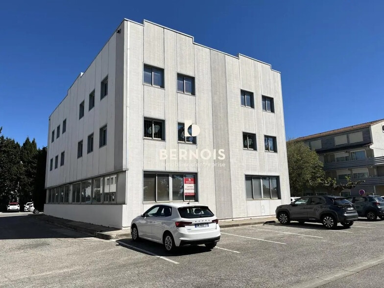 Office in Six-Fours-les-Plages for lease - Building Photo - Image 1 of 11
