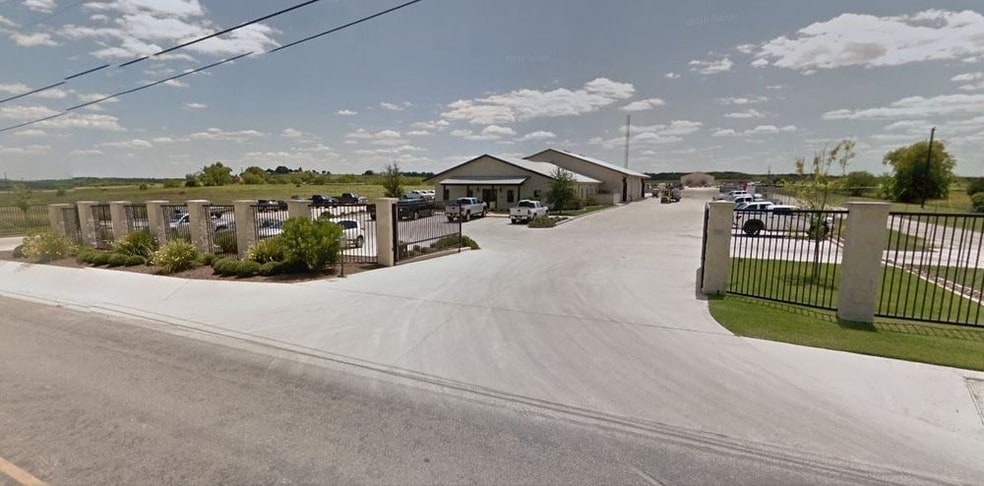 1820 Watson Ln, New Braunfels, TX for sale - Primary Photo - Image 1 of 1