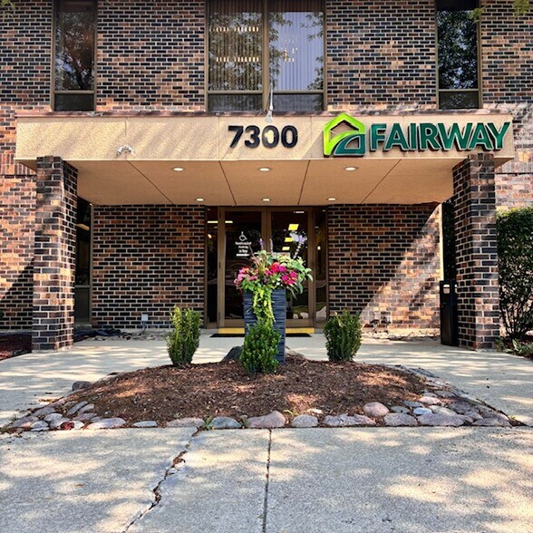 7250 W College Dr, Palos Heights, IL for lease - Building Photo - Image 1 of 6