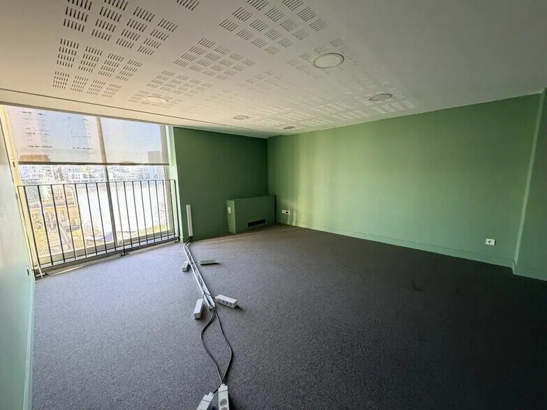 Office in Bordeaux for lease - Building Photo - Image 3 of 12