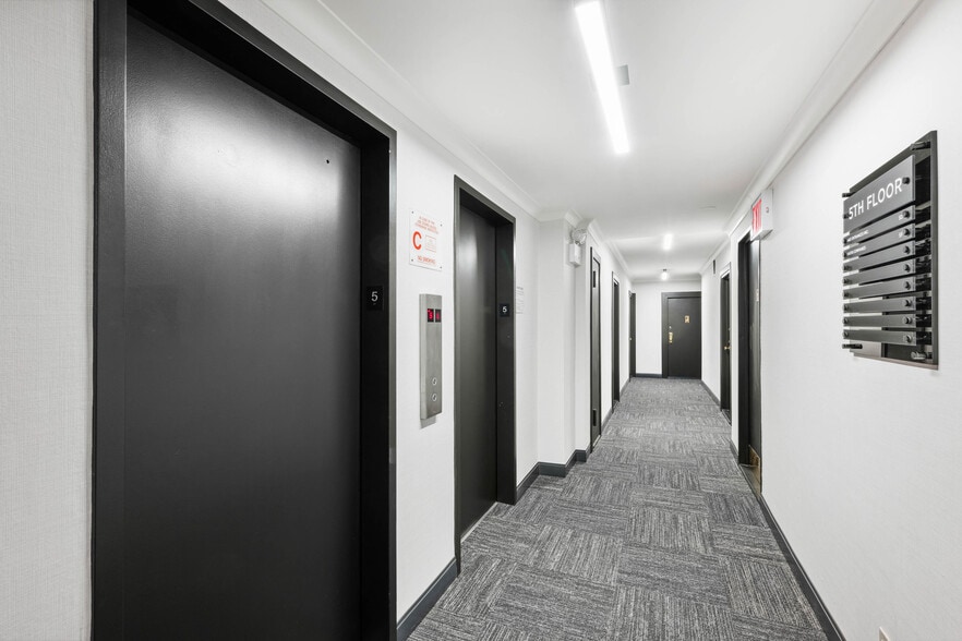 155 E 55th St, New York, NY for lease - Interior Photo - Image 2 of 3