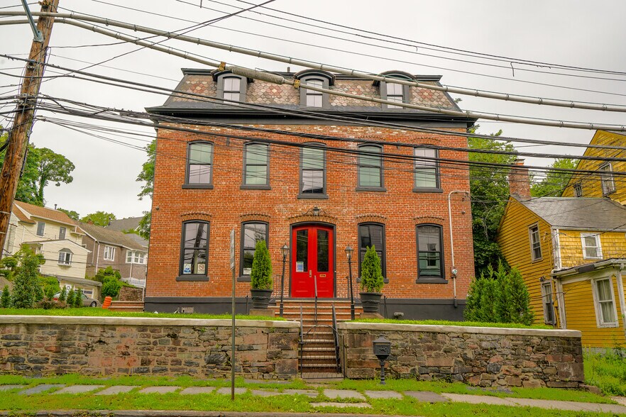 396 Van Duzer St, Staten Island, NY 10304