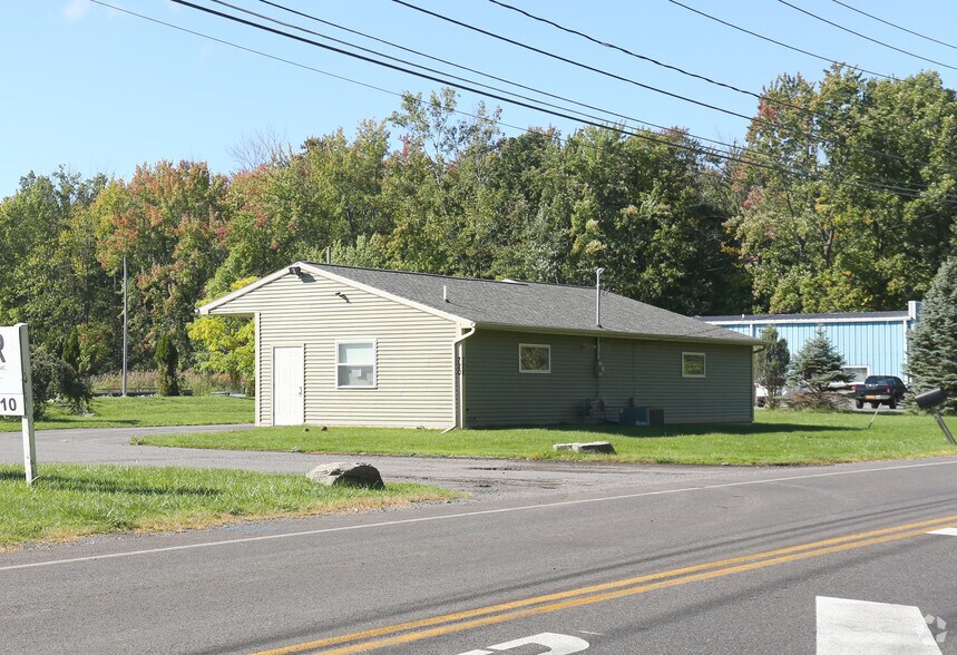 720 Hartwell Ave, East Syracuse, NY for sale - Primary Photo - Image 1 of 1