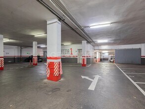 Retail in Barcelona, Barcelona for lease Interior Photo- Image 2 of 5