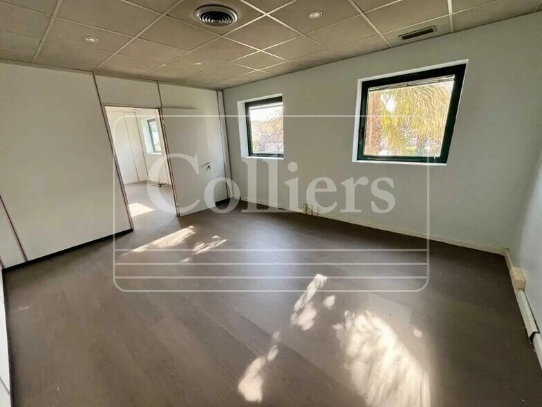 14 Avenue Jean Jaures, Les Pennes-Mirabeau for sale - Interior Photo - Image 2 of 6