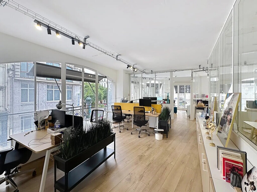 Location Bureaux 175 m² - Photo 1