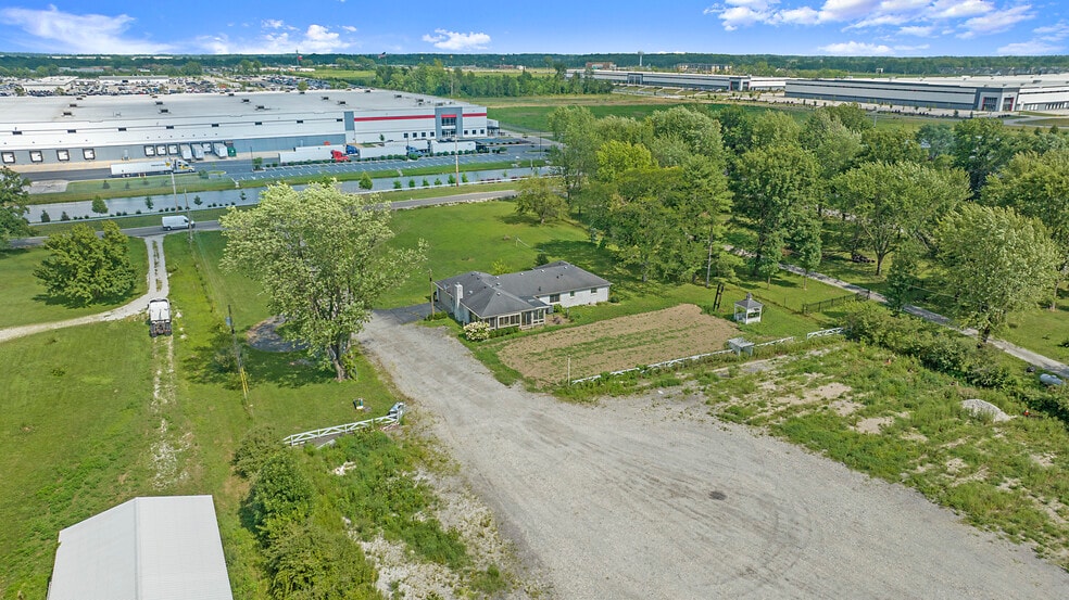 2710 N 700 W, Greenfield, IN for sale - Building Photo - Image 2 of 17