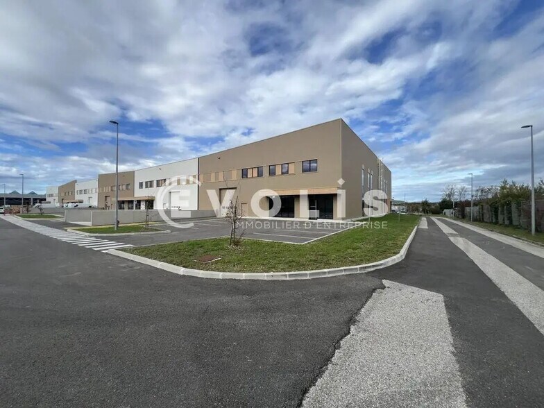 Flex in Villefontaine for lease - Building Photo - Image 3 of 22