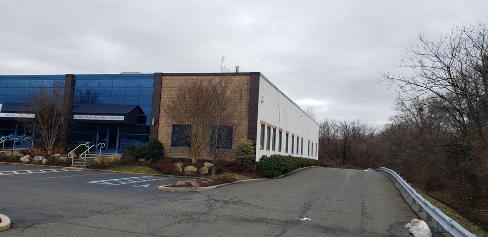 3001 Hadley Rd, South Plainfield, NJ for lease - Building Photo - Image 1 of 5