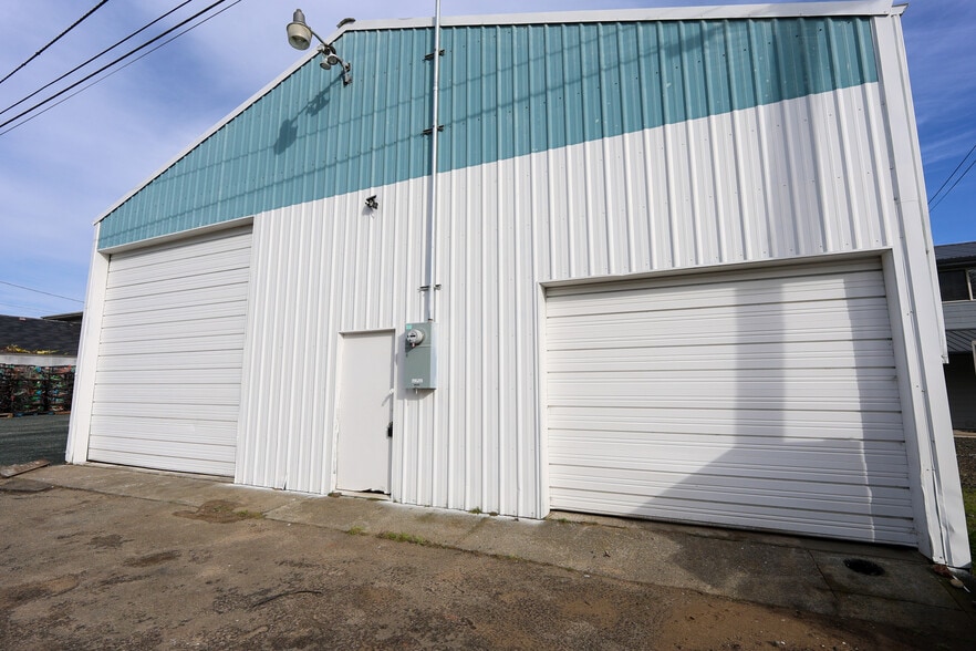 63355 Charleston Rd, Coos Bay, OR for sale - Building Photo - Image 2 of 39