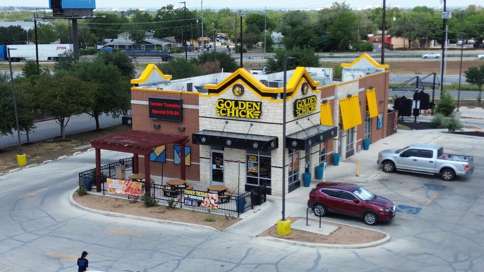 Golden Chick - 4 Stores - All or Part portfolio of 4 properties for sale on LoopNet.com - Building Photo - Image 2 of 4