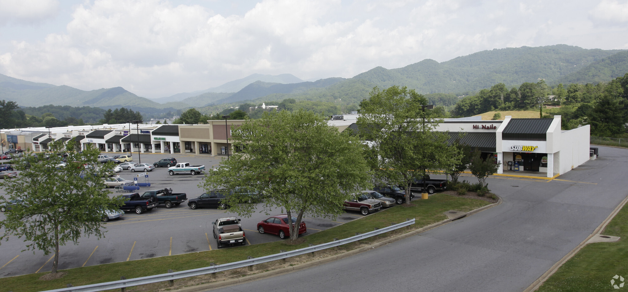 177-297 Paragon Pky, Waynesville, NC for sale Primary Photo- Image 1 of 1