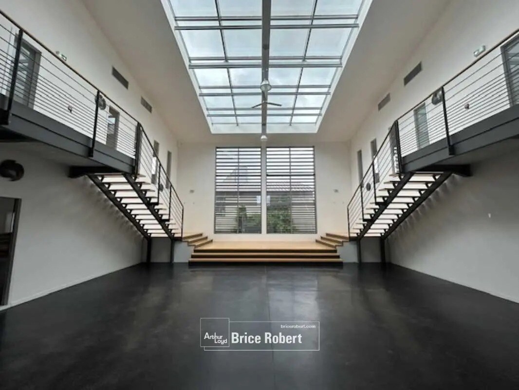 Flex in Décines-Charpieu for lease Interior Photo- Image 1 of 4