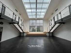 Flex in Décines-Charpieu for lease Interior Photo- Image 1 of 4